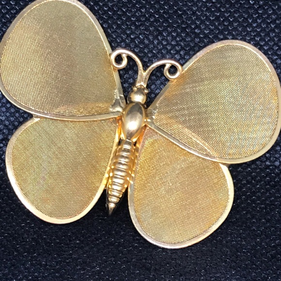 Gold Mesh Butterfly Brooch - Picture 5 of 8
